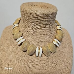 Vintage Casual Corner Stipled Gold-tone & White Enamel Collar Necklace